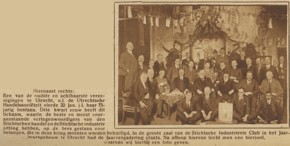 870975 Groepsportret van leden van de Utrechtsche Handelssociëteit, bij de viering van het 75-jarig bestaan van de ...